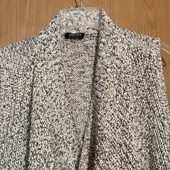 Jones, New York Neutral colors Open Front Sweater Vest size medium - Picture 4 of 4